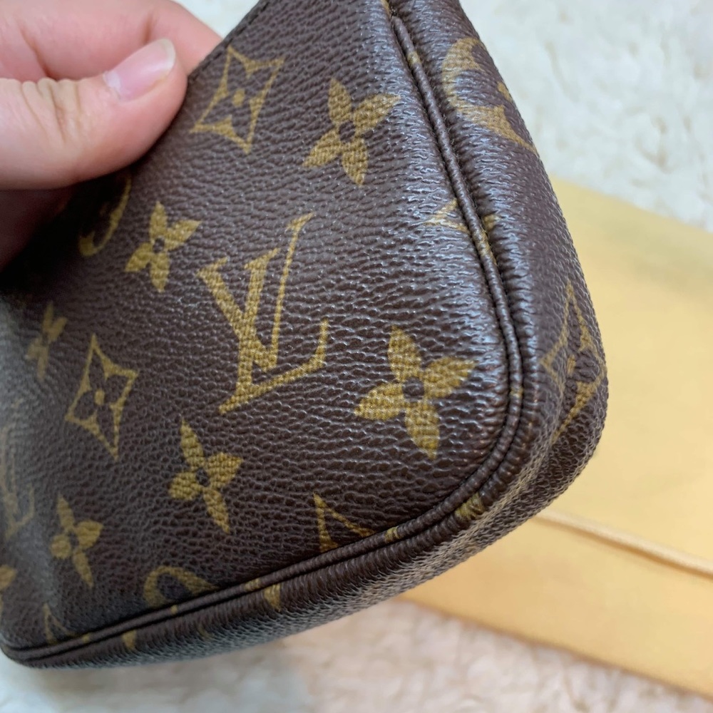 Louis Vuitton Monogram Mini Pochette - Picture 2 of 8